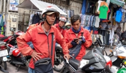 Hàng trăm tài xế kéo đến biểu tình, Go-Viet tính giá giờ cao điểm như Grab