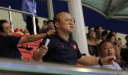 HLV Park Hang Seo khiến NHM lo sốt vó với căn bệnh lạ, cổ nổi đầy nốt mẩn đỏ