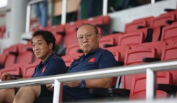 Ngồi trên khán đài, HLV Park Hang Seo 'nổi điên' với màn trình diễn của U22 Việt Nam