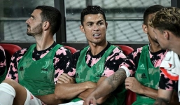 Cô gái bỏ 1 tháng lương mua vé để em trai được gặp Ronaldo và cái kết đau lòng