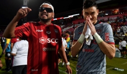 Bạn gái truyền lửa trên khán đài, Văn Lâm tiếp tục đưa Muangthong United đến chiến thắng
