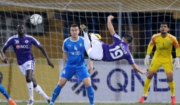 Đá như 'lên đồng', Quang Hải nhận 'cơn mưa' lời khen sau màn trình diễn hạng A