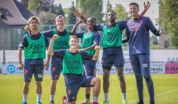 Công Phượng tươi như hoa, thoải mái trên sân tập dù trải qua 2 trận không đá chính