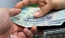 'Chặt chém' khách Tây 800.000 đồng cho 2km, tài xế taxi bị phạt nặng