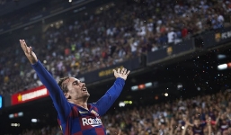 Barca 5-2 Real Betis: Griezmann rực rỡ trong ngày vắng Messi - Suarez