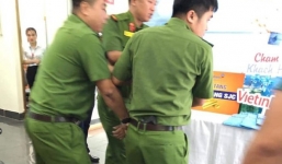 Nam thanh niên cầm kiếm xông vào cướp ngân hàng tại Lào Cai