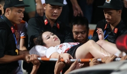 Truyền thông quốc tế bàng hoàng vì vụ CĐV Nam Định bắn pháo sáng khiến fan nữ nhập viện