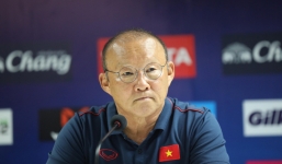 HLV Park Hang Seo: 'Đừng nói về hợp đồng nữa, tiền bạc không phải tất cả'