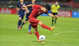 Báo Malaysia chê ĐT Việt Nam công 'cùn', chỉ đích danh Công Phượng dự bị từ đầu mùa