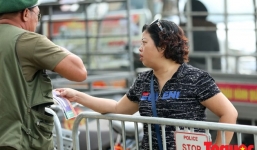 Thương binh xếp hàng mua vé trận Việt Nam vs Malaysia, 5 phút sau bán lại ngay cho dân phe vé 