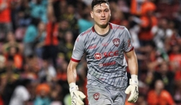 Chỉ một sai lầm tại Muangthong, Đặng Văn Lâm lập tức bị CĐV Thái Lan quay lưng