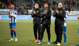 HLV SC Heerenveen giải thích lý do không tung Đoàn Văn Hậu vào sân 