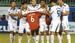 Cảm động hình ảnh cầu thủ HAGL tri ân Xuân Trường trong trận đấu cuối cùng V.League 2019