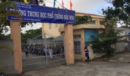 Thầy giáo 55 tuổi làm học sinh lớp 10 mang bầu bị đình chỉ công tác 