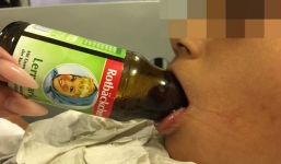 Lưỡi mắc kẹt trong cổ chai nhiều ngày, cậu bé 7 tuổi phải nhập viện 