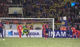 Quang Hải 'nhắc bài' để Đặng Văn Lâm cản phá thành công quả 11m