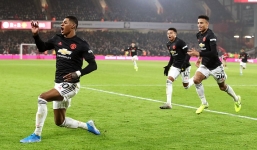 Rượt đuổi tỷ số như phim hành động, M.U hòa kịch tính với đội bóng mới lên hạng