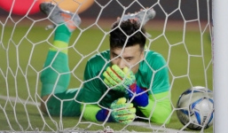 Bùi Tiến Dũng mắc sai lầm ngớ ngẩn, thầy Park vẫn nhận trách nhiệm thay cho học trò 