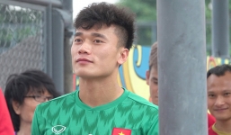 Bùi Tiến Dũng tươi cười trở lại sau sai lầm trước U22 Indonesia