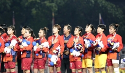 HLV Mai Đức Chung tiết lộ cách chia số tiền thưởng 22 tỷ đồng cho các nữ cầu thủ 