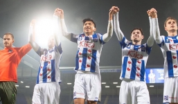 Báo Hà Lan tố cáo HLV SC Heerenveen dùng Văn Hậu chỉ vì mục đích thương mại 