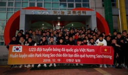 Sau khoảnh khắc ôm mẹ khóc, thầy Park đãi toàn đội U23 Việt Nam món ăn đặc sản 