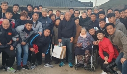 Thầy Park bối rối khi các cầu thủ U23 Việt Nam biếu mẹ tiền 