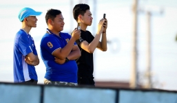 CĐV Thái Lan quay clip, livestream buổi tập của U23 Việt Nam 