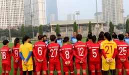 Doanh nghiệp Đ.G bất ngờ mang tiền đến trao tận nơi cho tuyển nữ Việt Nam