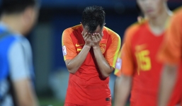 Về nước bằng chuyến bay phổ thông, cầu thủ Trung Quốc còn phải viết kiểm điểm 3000 chữ 