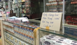 Công an điều tra các hiệu thuốc treo biển 'không bán khẩu trang, nước rửa tay, miễn hỏi'