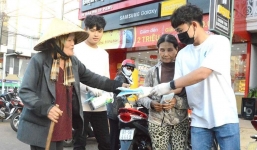 Giữa tâm 'bão' Corona, tuyển thủ ĐT Việt Nam gây sốt với hành động đẹp 