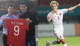 Văn Toàn sung sướng khoe món quà độc từ sao Barca 