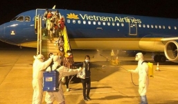 'Giải cứu' 800 người Việt, còn 40 người kẹt lại các sân bay quốc tế