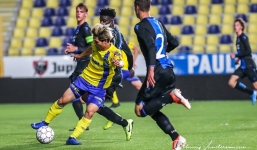 Giải đấu Công Phượng từng chơi bóng kết thúc sớm, trao luôn chức vô địch cho đội đứng đầu