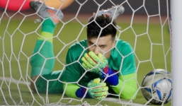 Thủ môn Bùi Tiến Dũng thừa nhận sốc vì CĐV từ tung hô chuyển sang chỉ trích quá nhanh