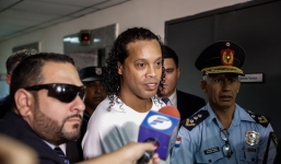 Ronaldinho được tại ngoại sau hơn 1 tháng ngồi tù tại Paraguay