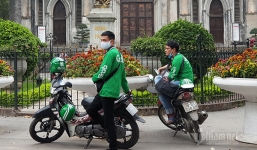 Các hãng xe ôm công nghệ mở lại dịch vụ vận chuyển khách trên toàn quốc 