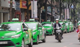 TP.HCM cho phép taxi, xe công nghệ, xe khách liên tỉnh hoạt động trở lại