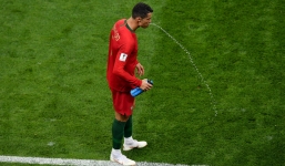 Sau đề xuất thay 5 người, FIFA lại muốn phạt thẻ cầu thủ 'phun mưa' bừa bãi