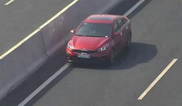 Tài xế lái xe ngược chiều trên cao tốc bị phạt 17 triệu đồng, tước bằng 6 tháng