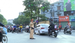 Bộ GTVT đề xuất phạt người vượt đèn xanh khi nút giao ùn tắc