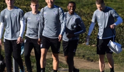 Trở lại tập luyện sau dịch bệnh, Đoàn Văn Hậu vẫn giữ nguyên phong cách 'Tarzan' 