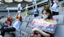 'Sân bóng ma' vì không có khán giả, đội bóng Hàn Quốc nghĩ ra cách chưa từng có để cổ vũ 