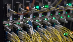 Người Việt đang chật vật vì đứt cáp quang, mạng Internet nhanh nhất thế giới đã xuất hiện