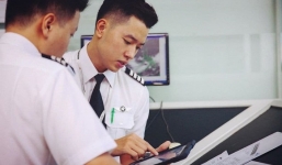 'Cơ trưởng đẹp trai nhất Việt Nam' hé lộ phí học tập và thu nhập khủng của nghề phi công