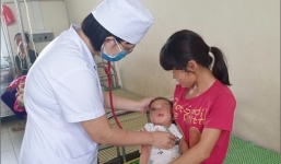 Tình hình sức khỏe của em bé 19 tháng tuổi bị bỏ quên trong ôtô