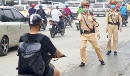 Hết tổng kiểm tra, CSGT có được dừng xe kiểm tra giấy tờ? 