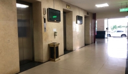 Gã đàn ông 65 tuổi thừa nhận hành vi xâm hại bé trai trong thang máy