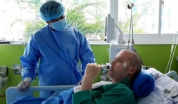 Phi công người Anh tiếp tục bình phục nhanh chóng, đã có thể tự đứng dậy và bước đi